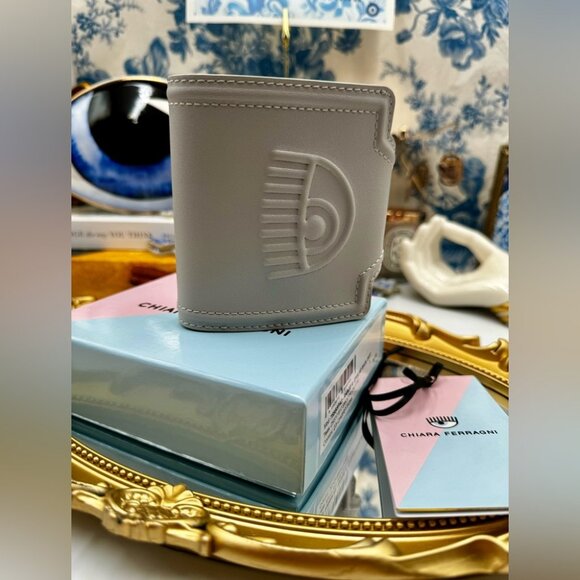 🆕 CHIARA FERRAGNI 🧿 BNIB Range A Eyelike Bifold Wallet, Grey - Picture 15 of 16
